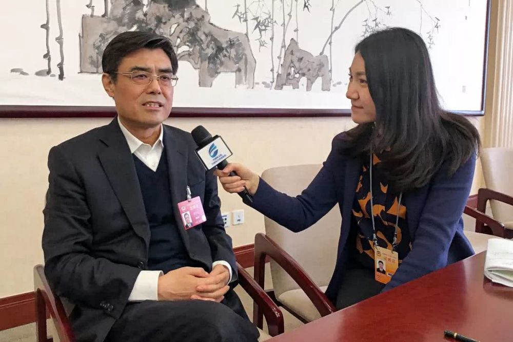 當(dāng)好能源轉(zhuǎn)型與清潔發(fā)展排頭兵——訪全國(guó)政協(xié)委員，中國(guó)華能集團(tuán)有限公司董事長(zhǎng)、黨組書(shū)記舒印彪