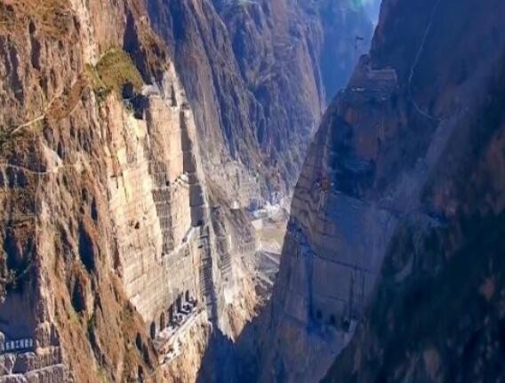 為建烏東德水電站，在峽谷底部挖90米深洞穴，用來干嘛的？