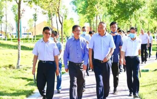 國家電投集團黨組成員、副總經(jīng)理王樹東一行赴七師胡楊河市調研