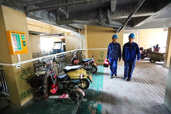 “小電驢”充電更安全了！寧?？h24393個充電接口完成升級改造