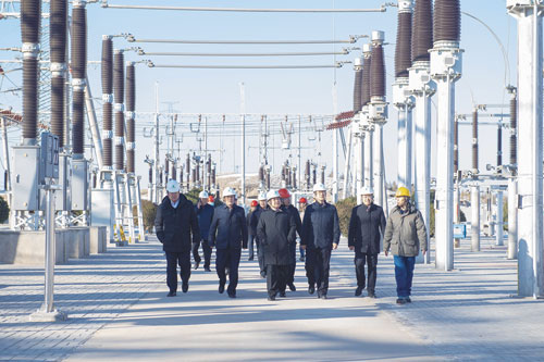 內蒙古電力集團公司董事長、黨委書記賈振國深入阿拉善電業(yè)局調研