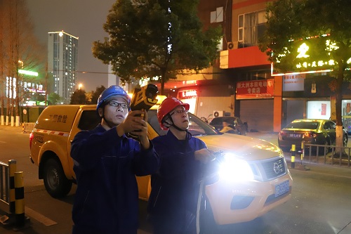 國網(wǎng)寧波市鄞州區(qū)供電：夜間特巡測溫線路，保障安全可靠供電