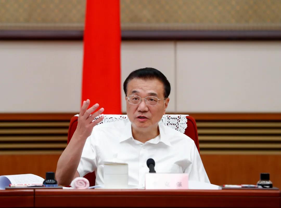 李克強：發(fā)揮西部風(fēng)、光、水電等優(yōu)勢 建大型清潔能源基地