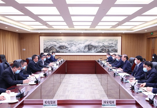 辛保安、張智剛與哈電集團(tuán)董事長(zhǎng)曹志安、總經(jīng)理吳偉章會(huì)談