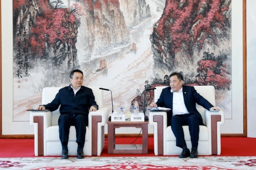 宋海良孫洪水與哈電集團(tuán)董事長(zhǎng)曹志安、總經(jīng)理吳偉章會(huì)談