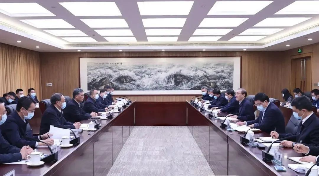 辛保安、張智剛與新疆維吾爾自治區(qū)、新疆生產(chǎn)建設(shè)兵團領(lǐng)導(dǎo)會談