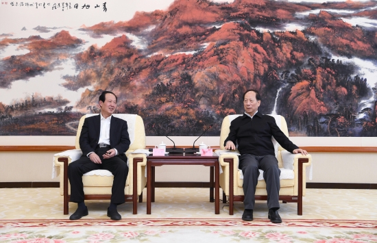 丁焰章拜會內蒙古自治區(qū)黨委書記、人大常委會主任石泰峰