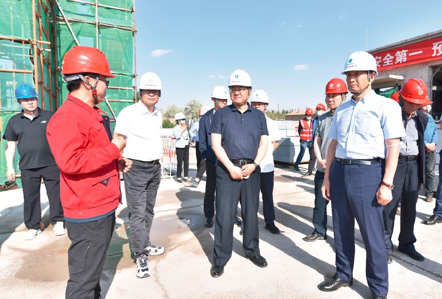 內蒙古電力集團公司總經理、黨委副書記郝智強一行到烏海地區(qū)調研