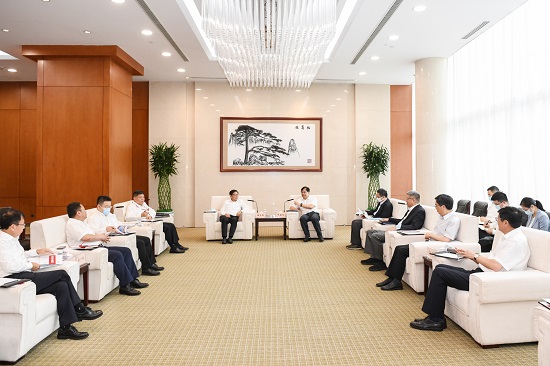 鄧建玲會(huì)見(jiàn)中國(guó)中車(chē)集團(tuán)總經(jīng)理樓齊良