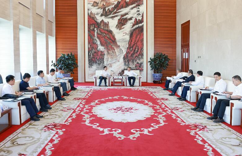 宋海良與武漢理工大學(xué)黨委書記信思金、校長(zhǎng)楊宗凱座談