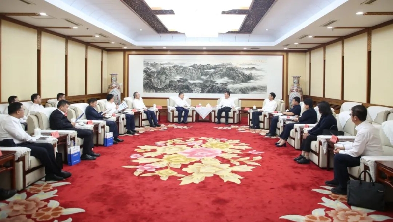 宋海良與內(nèi)蒙古自治區(qū)黨委常委、呼和浩特市委書(shū)記包鋼座談