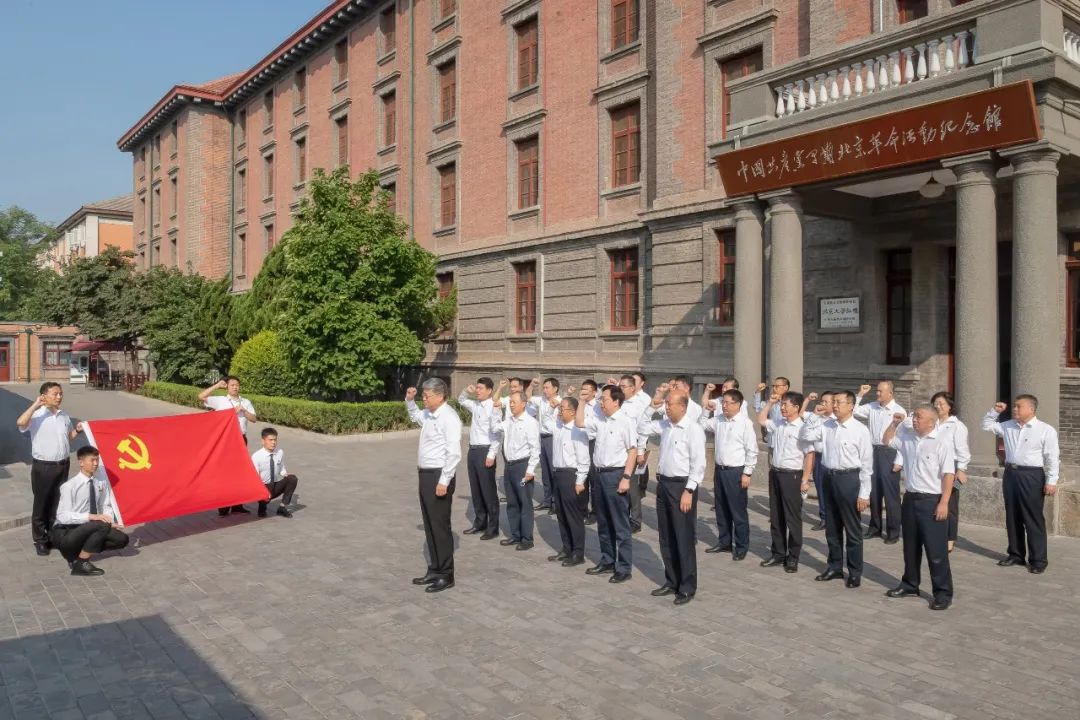 國家能源集團(tuán)黨組成員集體參觀學(xué)習(xí) “光輝偉業(yè)、紅色序章”主題展覽
