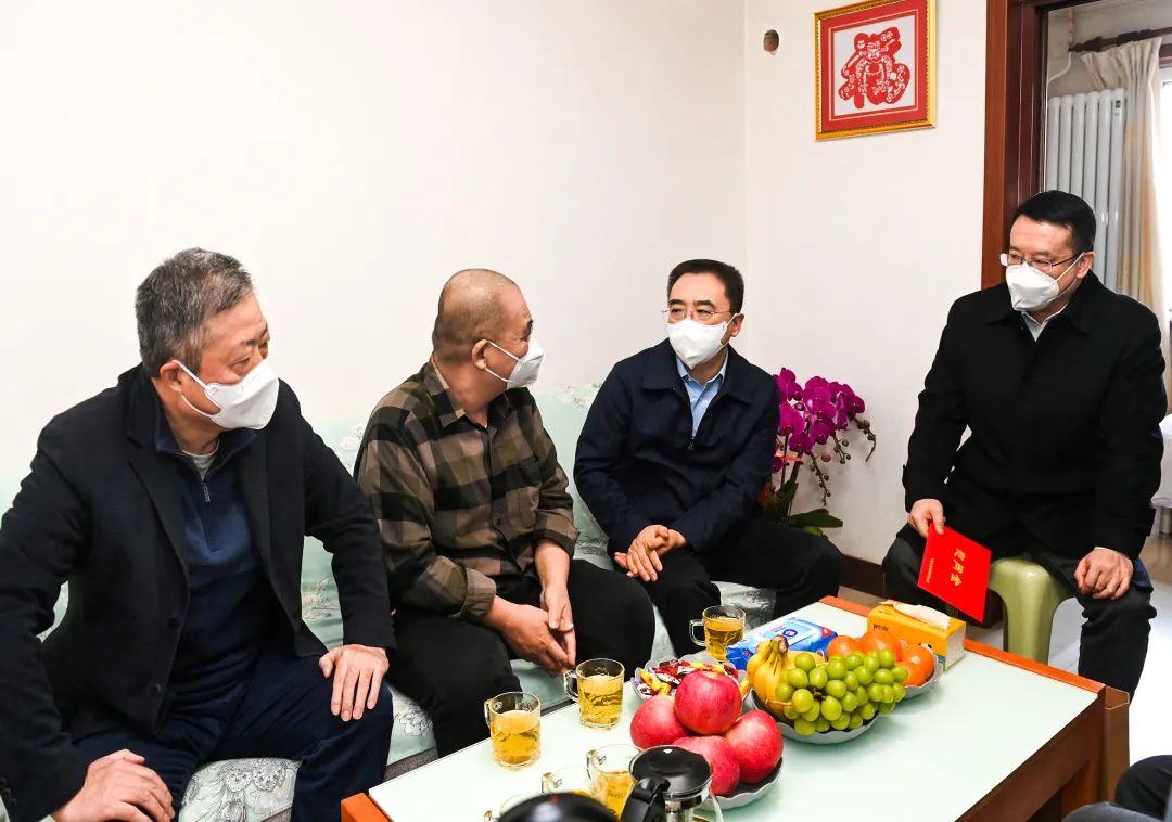 鄒磊、劉明勝走訪慰問退休老領(lǐng)導(dǎo)、勞模遺屬、困難黨員群眾