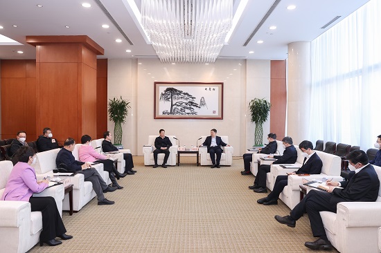 溫樞剛鄧建玲會見鄂爾多斯市委書記李理、市長杜匯良