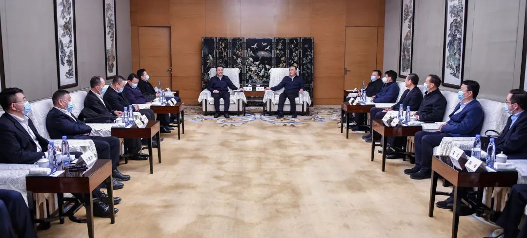 大唐集團黨組書記、董事長鄒磊與陜投集團董事長袁小寧、總經(jīng)理趙軍會談