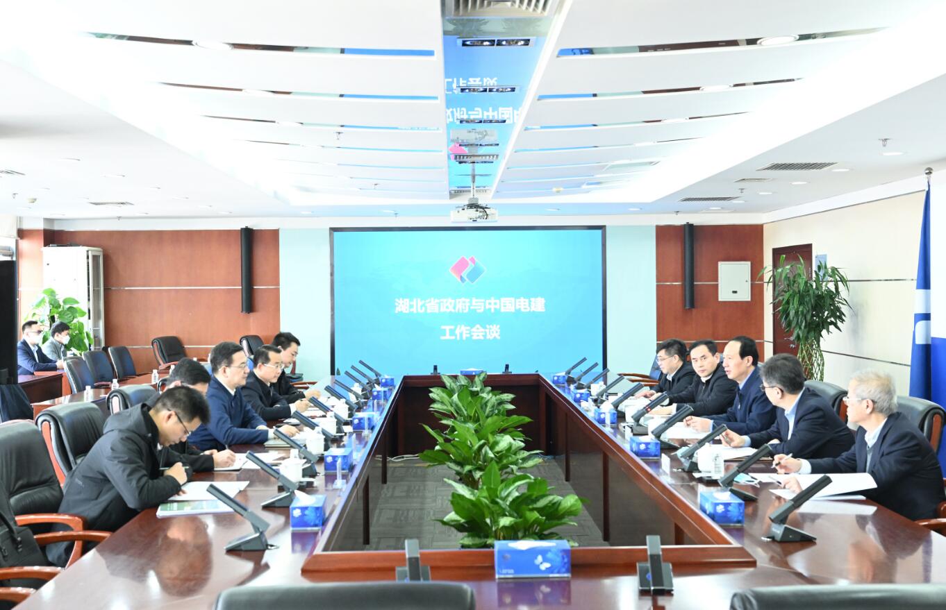 中國(guó)電建黨委書記、董事長(zhǎng)丁焰章與湖北省副省長(zhǎng)盛閱春會(huì)談