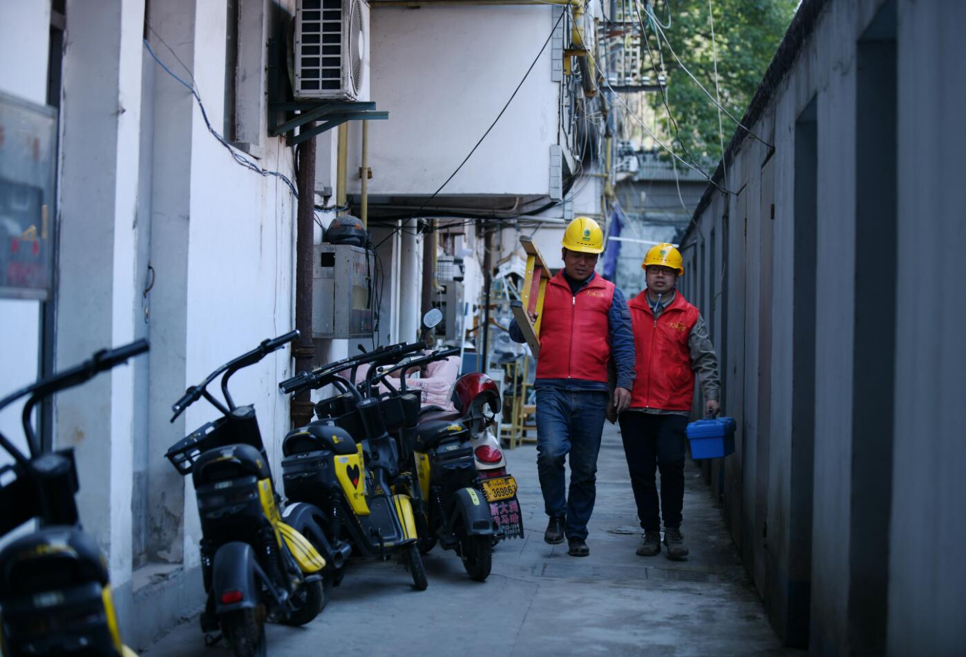 國網(wǎng)余姚市供電公司：“點(diǎn)亮黑樓道2.0”，借“光”照亮居民歸家路