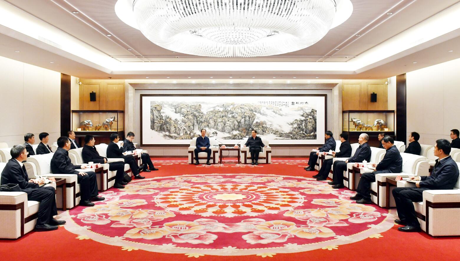 中國(guó)電建黨委書(shū)記、董事長(zhǎng)丁焰章與河北省委常委、石家莊市委書(shū)記張超超會(huì)談