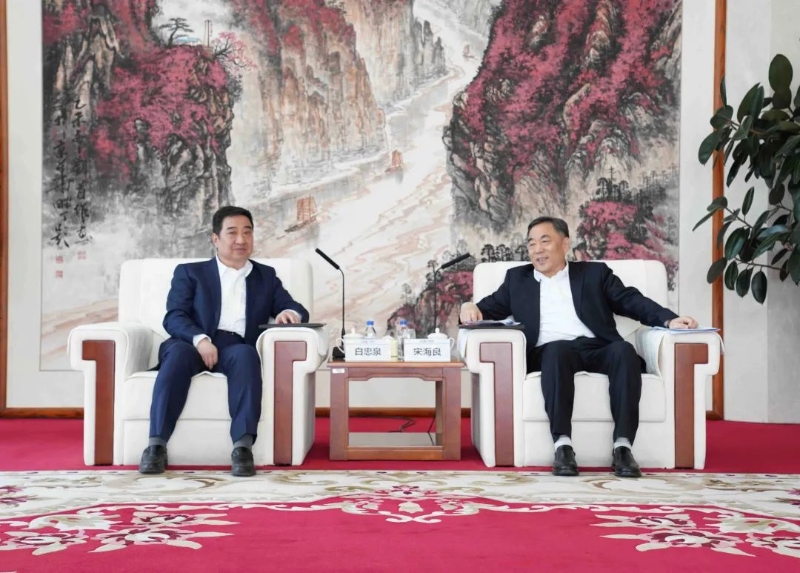 中國能建黨委書記、董事長宋海良與中國電氣裝備黨委書記、董事長白忠泉會談