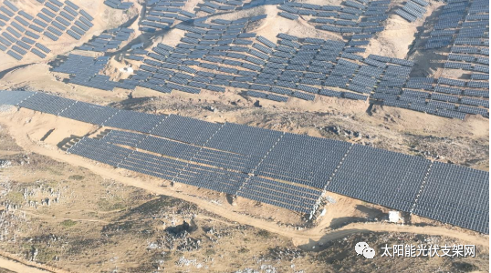 安泰科柔性太陽能光伏支架助力全國海拔最高、坡度最大光伏項(xiàng)目