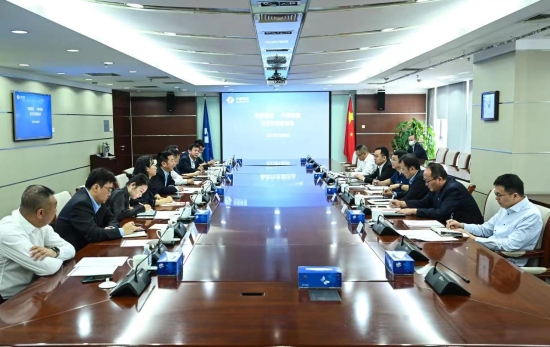 中國電建黨委常委、副總經(jīng)理劉源與中國建材股份副總裁王兵舉行會談