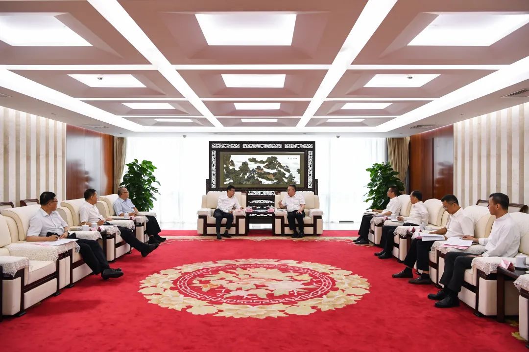 葉向東與甘肅省委常委、副省長張錦剛舉行會(huì)談