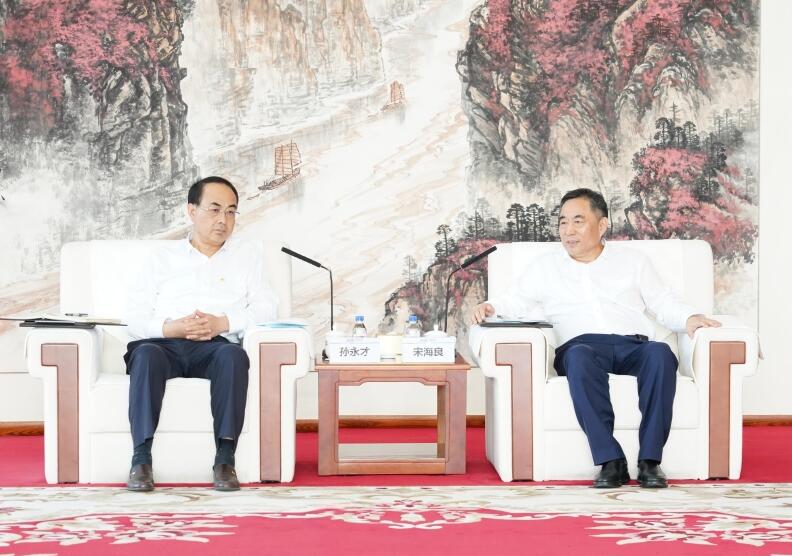 中國能建黨委書記、董事長宋海良與中國中車黨委書記、董事長孫永才會談