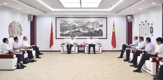 漯河市委書記秦保強、市長黃鈁會見中國電建華中區(qū)總部黨委書記、總經(jīng)理蹇尚友一行