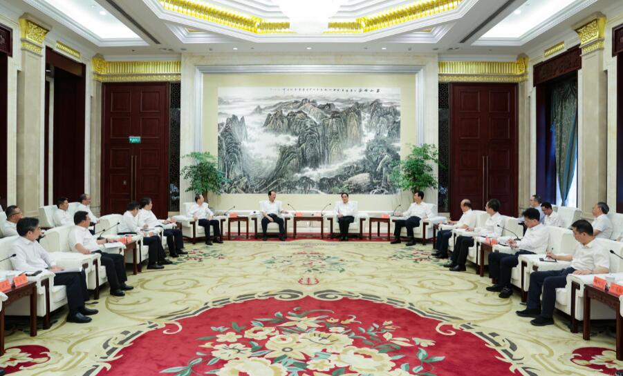 中國(guó)電建黨委書(shū)記、董事長(zhǎng)丁焰章拜會(huì)貴州省委書(shū)記徐麟、省長(zhǎng)李炳軍