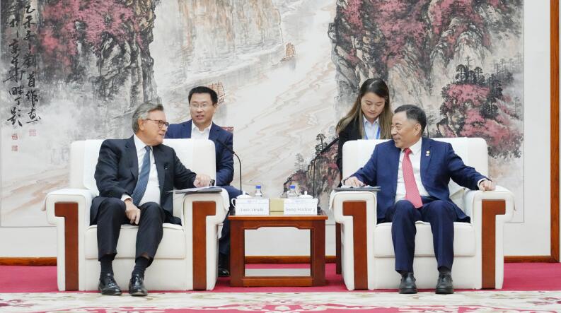 中國能建黨委書記、董事長宋海良與渣打集團(tuán)主席韋浩思會(huì)談