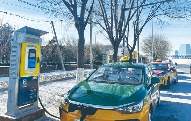 一天去四趟換電站，新能源出租車“不抗凍”怎么開