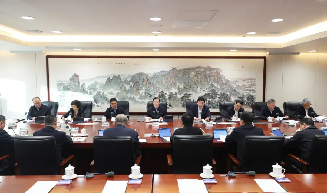 國家電網(wǎng)公司領(lǐng)導(dǎo)班子和專職助理、總師、副總師2024年調(diào)研座談會(huì)召開