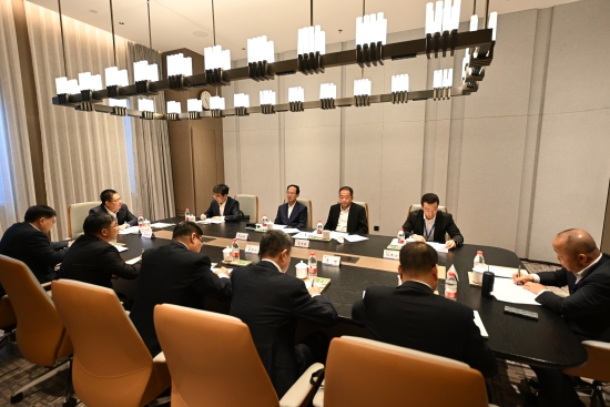 丁焰章與近期新任職子企業(yè)黨委書記、董事長(zhǎng)進(jìn)行集體談話