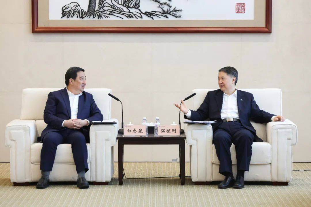 中國(guó)電氣裝備董事長(zhǎng)白忠泉、總經(jīng)理周群拜訪中國(guó)華能董事長(zhǎng)溫樞剛
