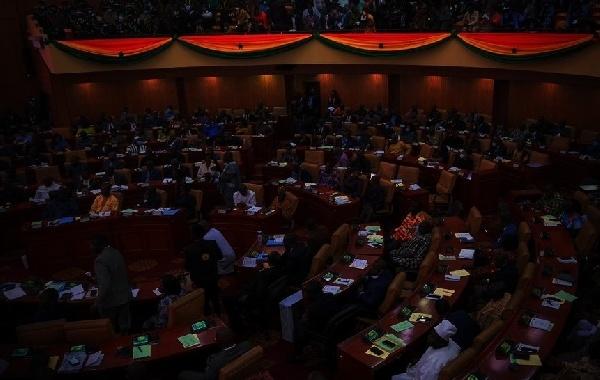 英媒：加納議會欠電費(fèi)，電力公司拉閘打斷國情咨文