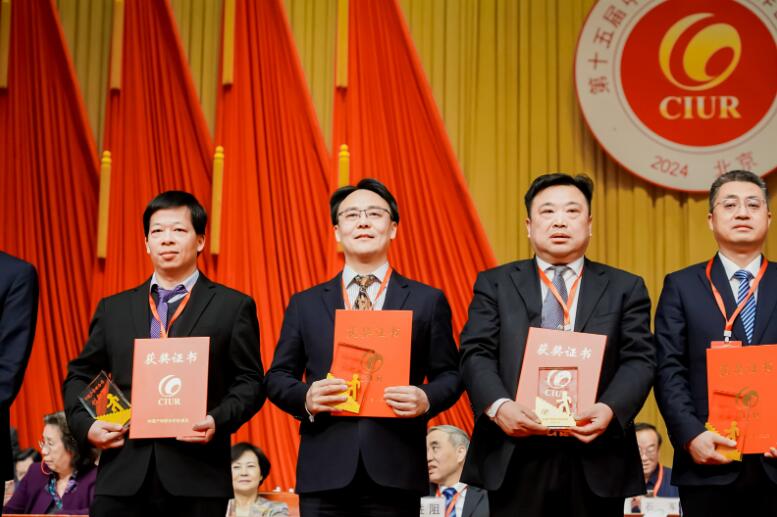 中國能建綠色建材公司黨委書記、董事長，綠色先進(jìn)材料研究院院長蔣洋榮獲“2023年中國產(chǎn)學(xué)研合作創(chuàng)新獎”