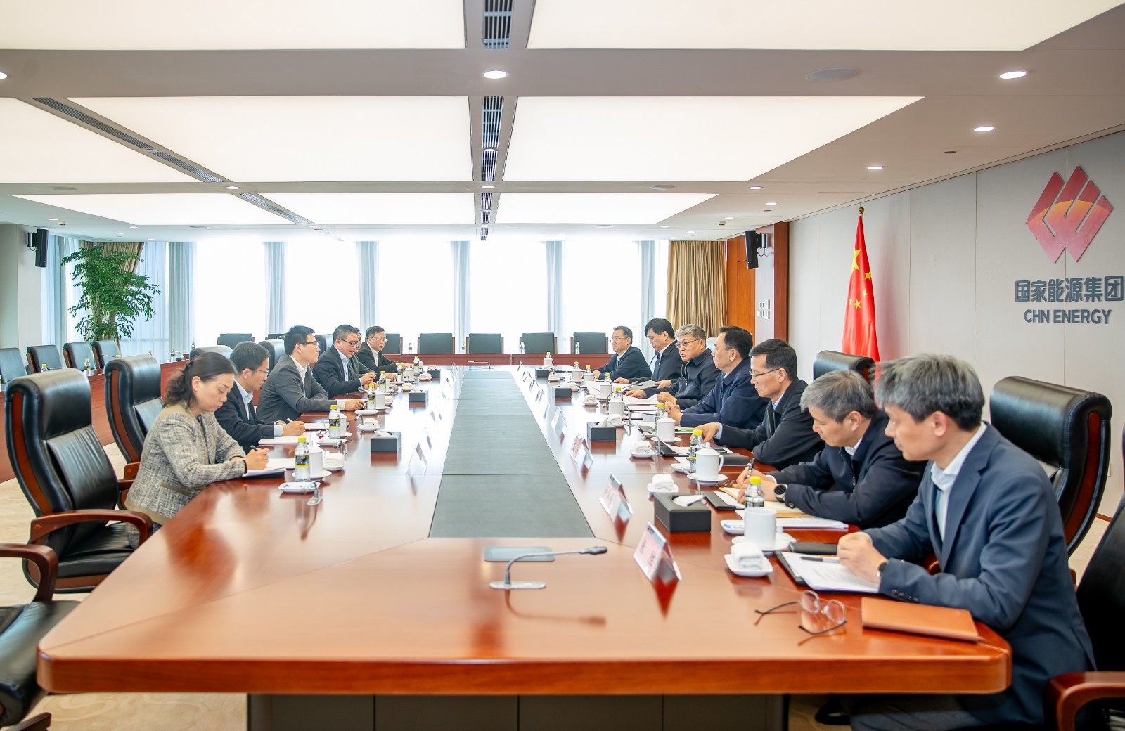 國家能源集團黨組書記、董事長劉國躍會見上海電氣集團黨委書記、董事長吳磊