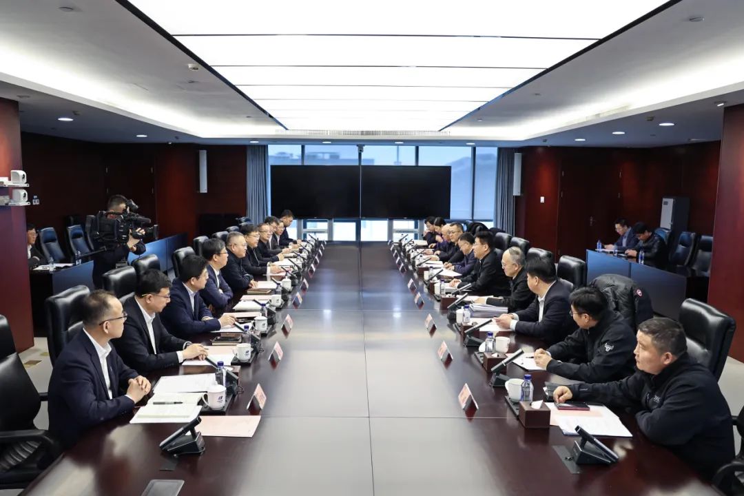 華電集團(tuán)黨組副書記、總經(jīng)理葉向東與北京市副市長高朋舉行會談
