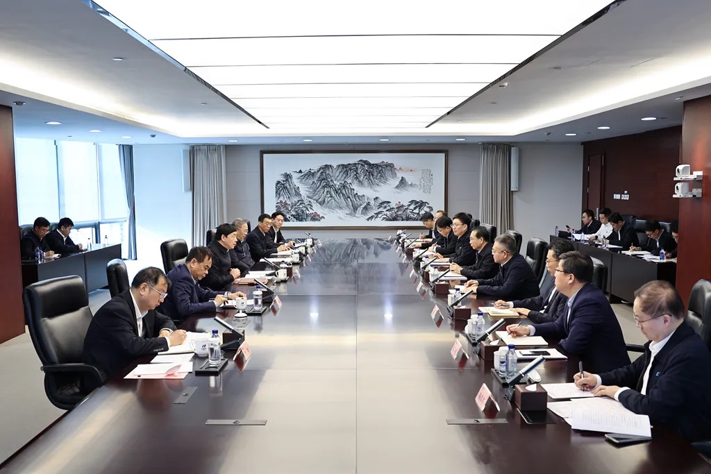華電集團(tuán)董事長江毅、總經(jīng)理葉向東與國家電網(wǎng)董事長、黨組書記張智剛會(huì)談