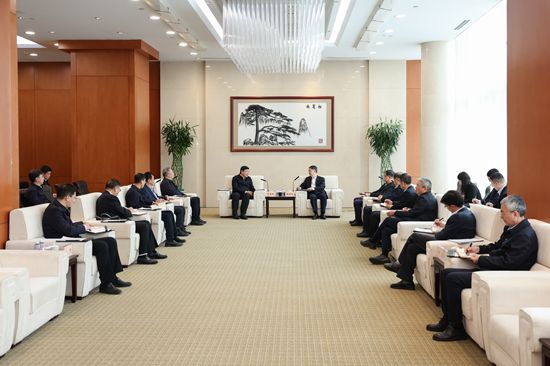 華能集團(tuán)董事長溫樞剛、總經(jīng)理鄧建玲會(huì)見國家電網(wǎng)董事長張智剛