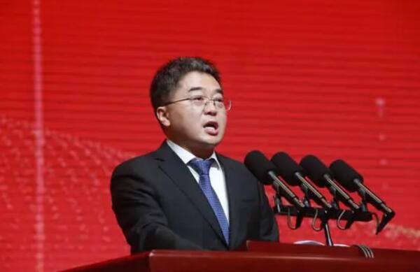 “垃圾大王”嚴圣軍，拿啥完成近千億投資?