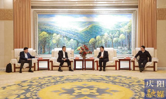 慶陽市委書記黃澤元、市長周繼軍與山東能源集團黨委書記、董事長李偉一行座談
