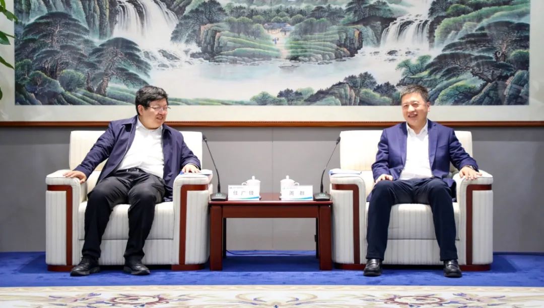 中國電氣裝備黨委副書記、總經(jīng)理周群會見濟南市副市長任廣鋒