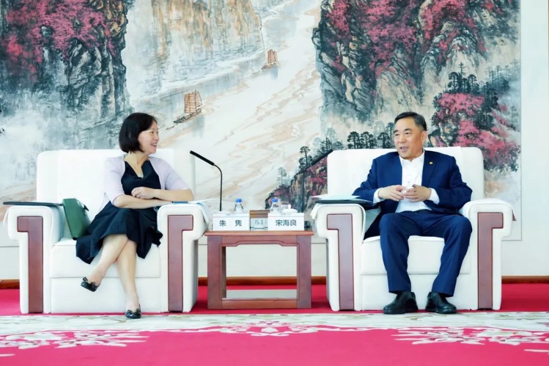 中國(guó)能建黨委書記、董事長(zhǎng)宋海良與絲路基金董事長(zhǎng)朱雋會(huì)談