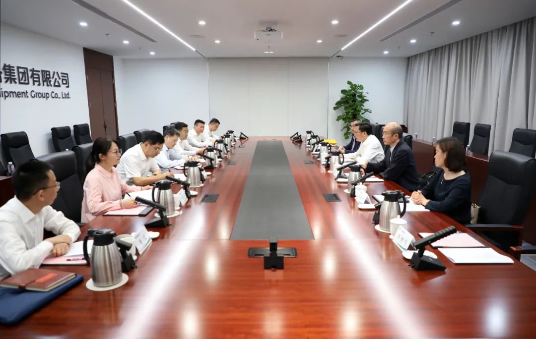 中國電氣裝備黨委副書記、總經(jīng)理周群會見上海市經(jīng)信委副主任湯文侃
