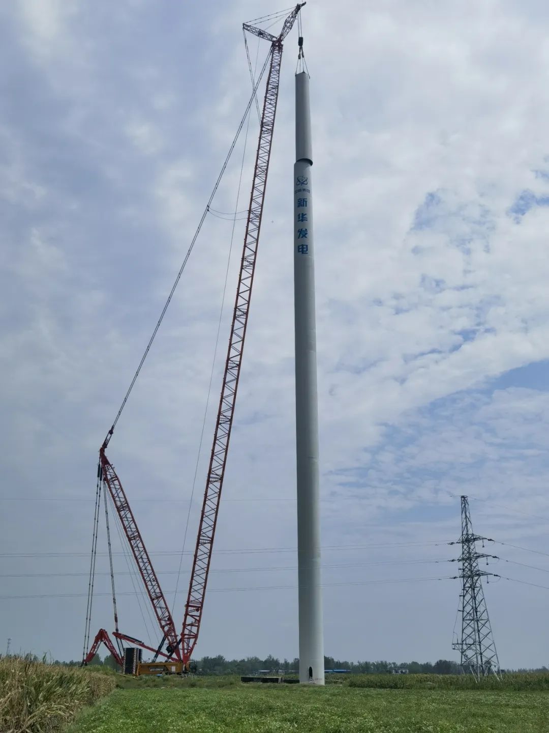 河南省唐河縣東王集、畢店60兆瓦風(fēng)電項(xiàng)目塔筒圓滿(mǎn)完成吊裝