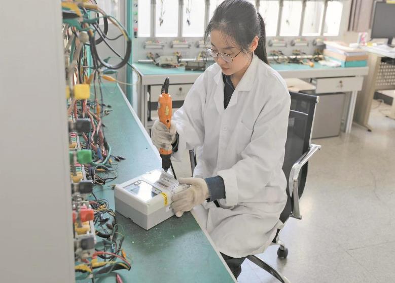 謝超：十年如一日，專和電能表“較真”