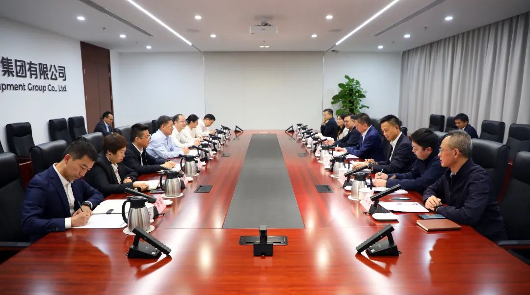 中國電氣裝備黨委書記、董事長李洪鳳會(huì)見上海市國資委黨委書記、主任賀青
