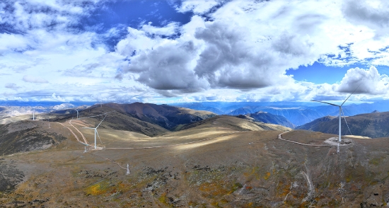 全球最高海拔風(fēng)電場(chǎng)全部風(fēng)機(jī)并網(wǎng)發(fā)電