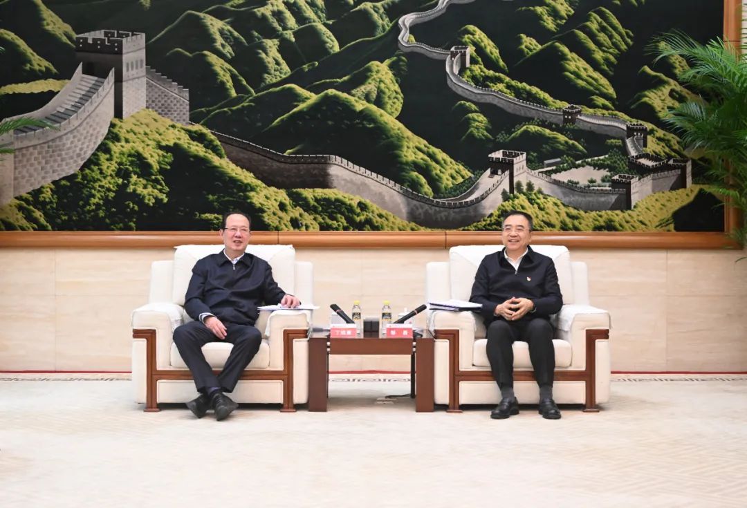 中國(guó)電建黨委書記、董事長(zhǎng)丁焰章與中國(guó)大唐黨組書記、董事長(zhǎng)鄒磊會(huì)談